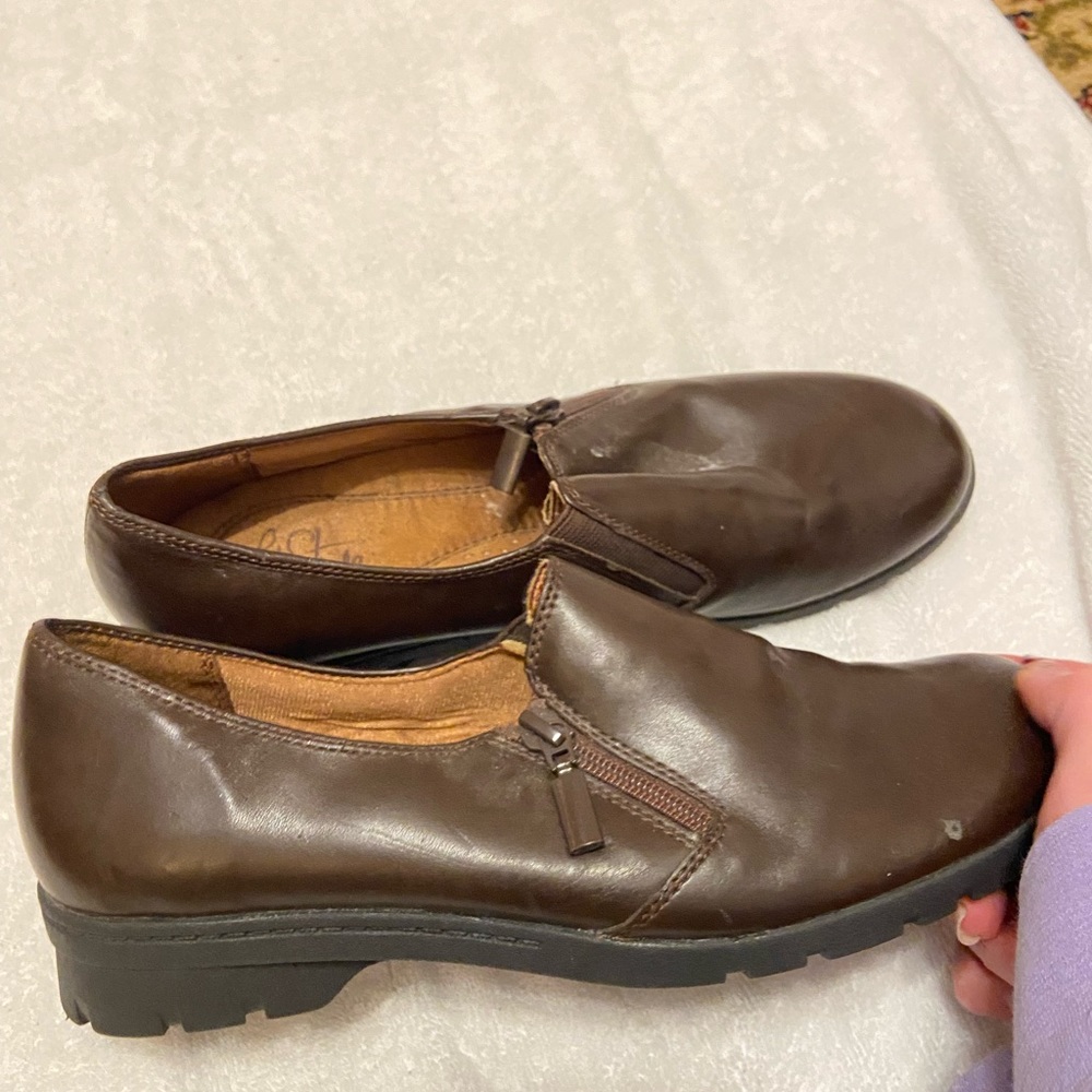 Shoes - Picture 6 of 9